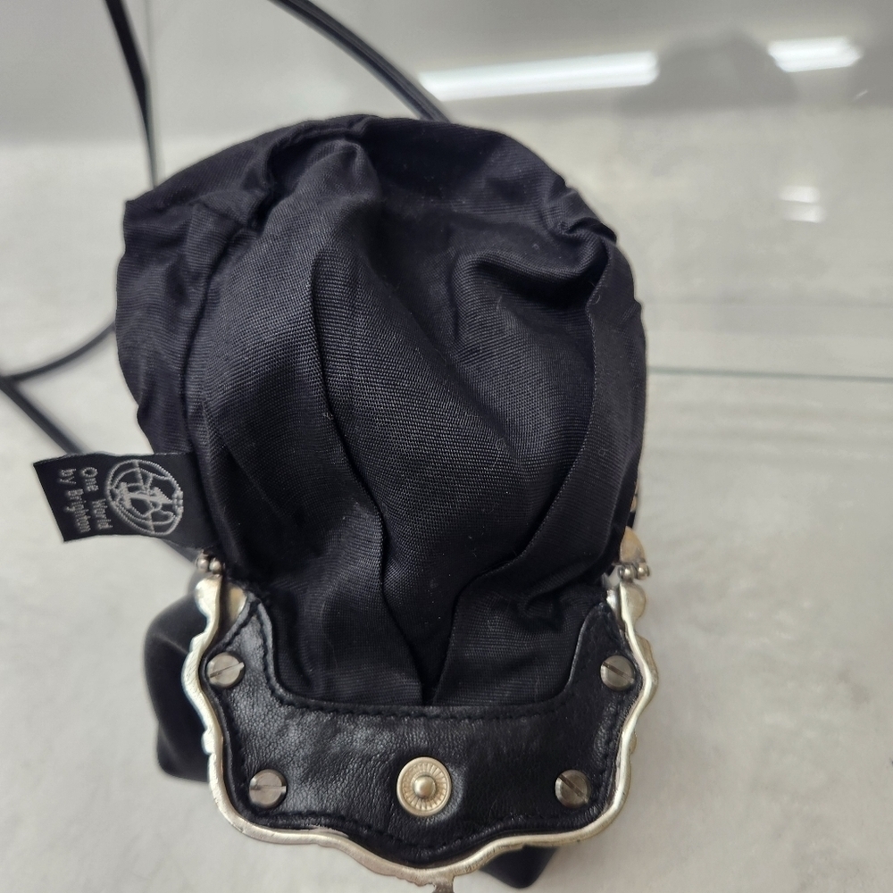 VTG One World By Brighton Black Leather Crossbody Bag with Silver Clasp. - Picture 6 of 14